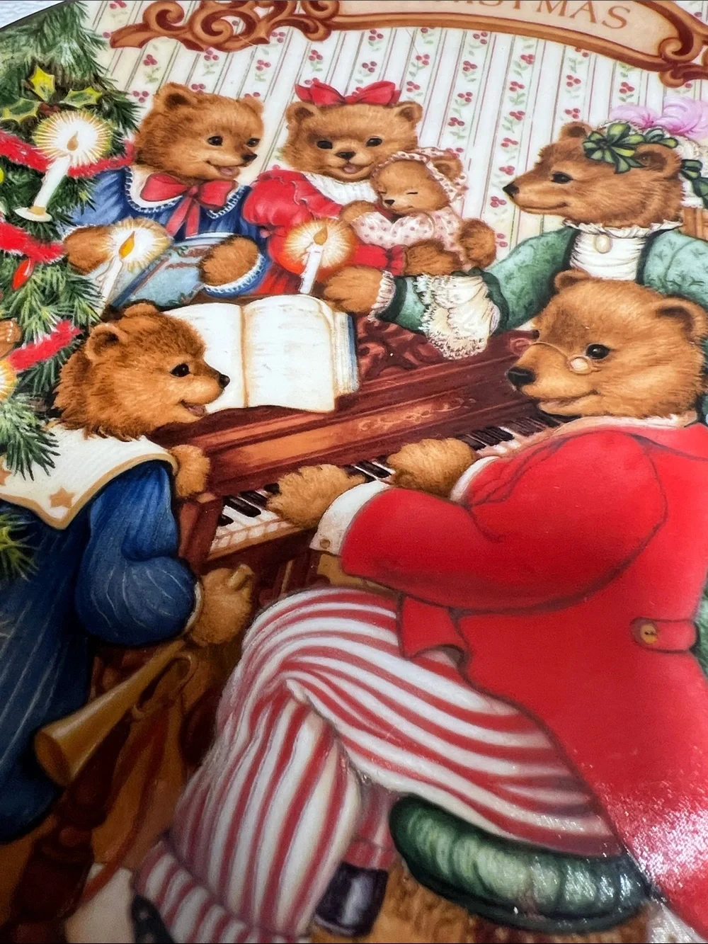 Vintage 1989 1992 Avon Christmas Holiday Decorative Wall Plates -